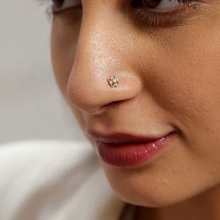 Ladies Nose pin 18k(750)